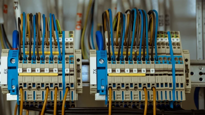Koszty instalacji elektrycznej pompy: zabezpieczenia, przewody i sterowanie